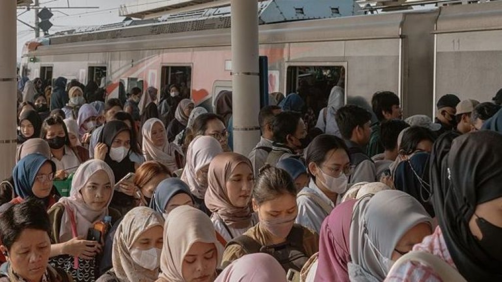 Fenomena Downgrade Kelas Menengah Tekanan Ekonomi Himpit Warga Asal Bukan Malas Kerja