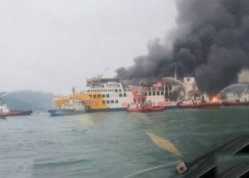 Kmp Batumandi Kandas Seluruh Penumpang Berhasil Dievakuasi Selamat