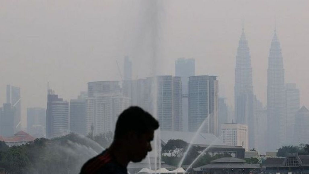 Kabut Asap Karhutla Indonesia Kepung Malaysia, Warga Mulai Diserang Penyakit