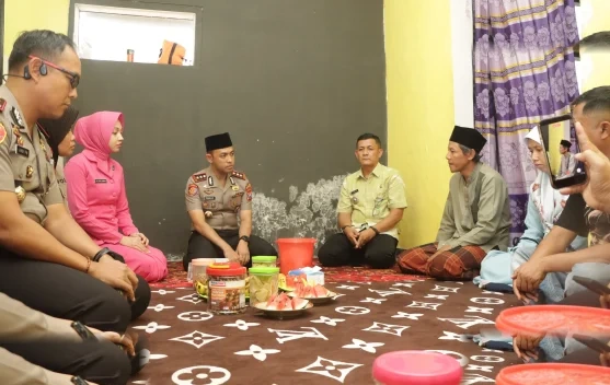 Kapolres Pasuruan Usut Tuntas Kasus Pembunuhan Prigen Saat Sambangi Rumah Duka Korban