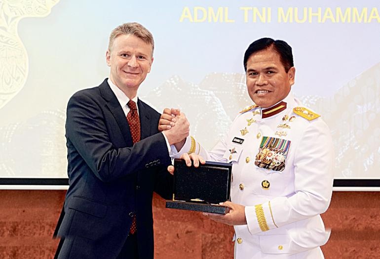 Kasal Ali Terima Penghargaan Diplomatik Order Of Australia Dari Dubes