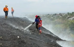 Kondisi Fisik Petugas Pemadam TPA Supit Urang Dipantau Ketat Tim Medis