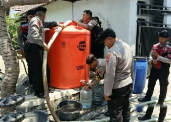 Krisis Air Bersih Di Sentul Polres Blitar Kota Turun Tangan