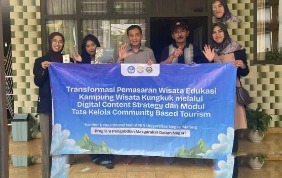 Lewat Buku Saku Um Dorong Kampung Kungkuk Batu Naik Kelas