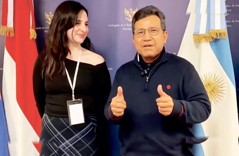 Lewat La Noche De Las Embajadas Dubes Ri Sulaiman Syarif