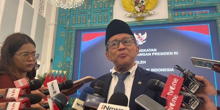 Masuk Istana Rocky Gerung Tegaskan Tetap Konsisten Kritik Pemerintah