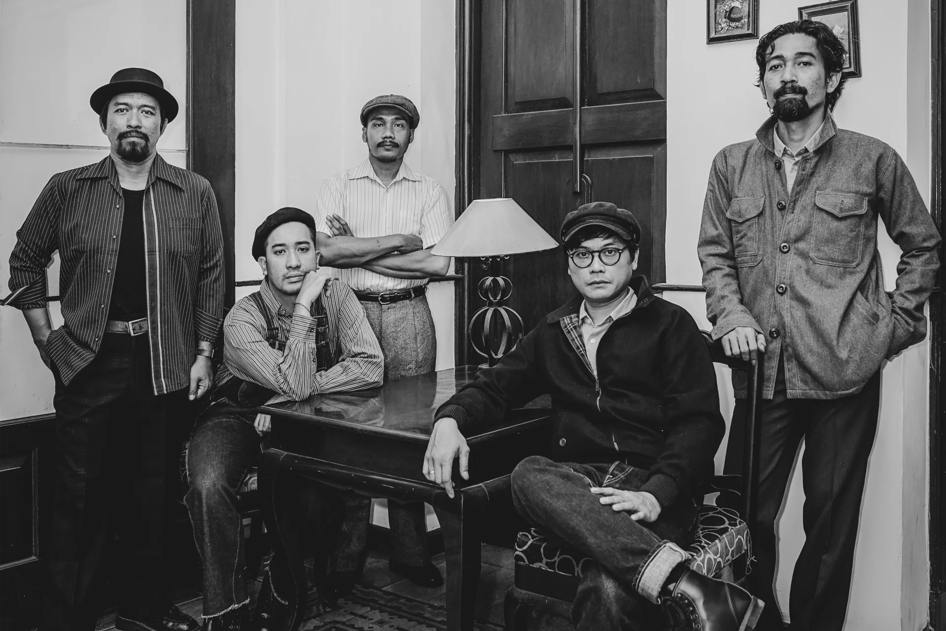 Menelisik Fiksi Dan Narasi Musikal Silampukau Lewat Stambul Arkipelagia