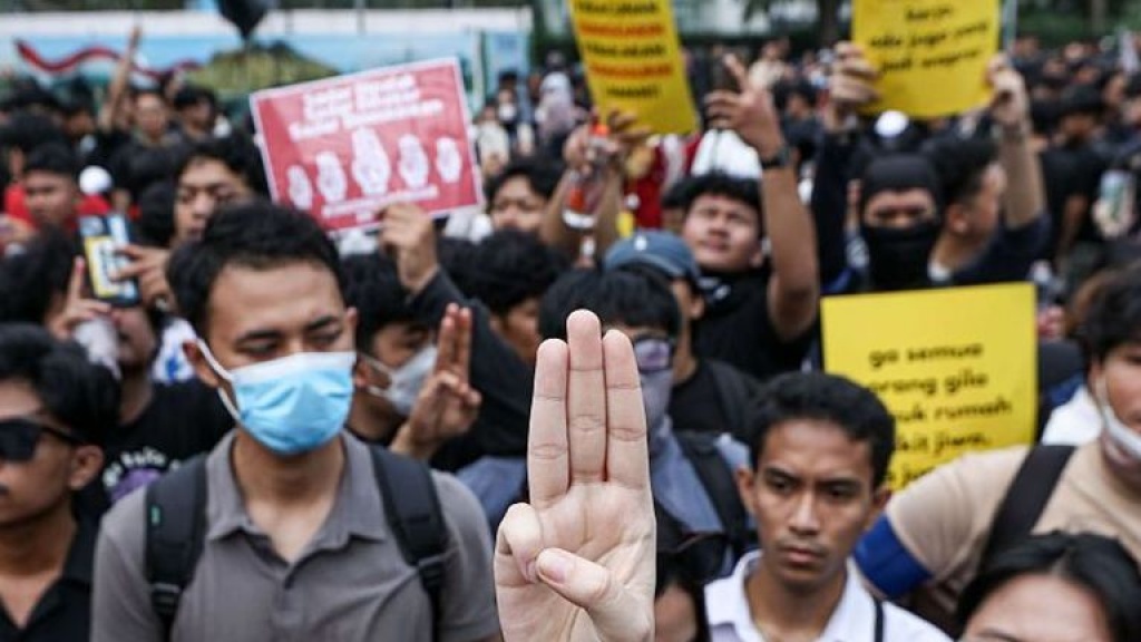 Mengapa Gen Z Berada di Garis Depan Gerakan Protes Indonesia?