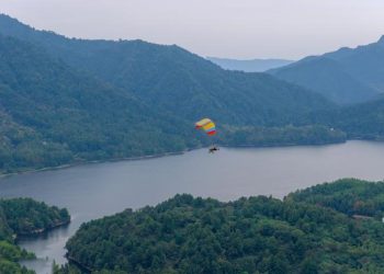 Menjajal Pesona Yixian Dari Udara Lewat Wisata Ketinggian Rendah