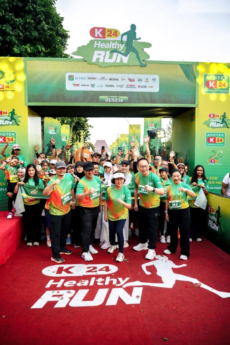 Meriahkan Hut Ke 24 Ribuan Pelari Padati Healthy Run Apotek K 24