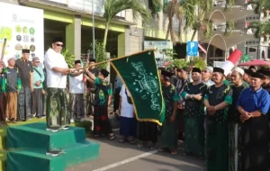 Meriahkan Hari Santri, Ribuan Santri Probolinggo Padati Jalan Sehat Bersarung