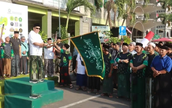 Meriahkan Hari Santri Ribuan Santri Probolinggo Padati Jalan Sehat Bersarung