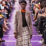 Miu Miu Hadirkan Fusi Ciamik Busana Tailoring dan Sportswear di Runway Paris Fashion Week