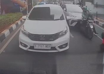 Mobil Listrik Byd Atto 3 Tabrak Mobil Dan Lindas Pengemudi