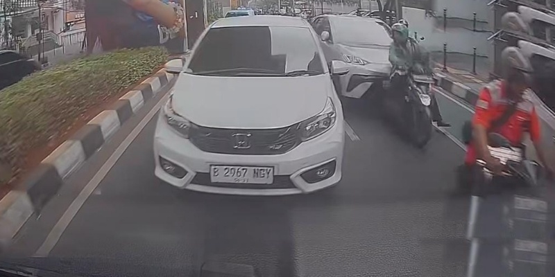 Mobil Listrik Byd Atto 3 Tabrak Mobil Dan Lindas Pengemudi
