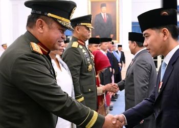 Momen Hangat Ksad Maruli Simanjuntak Berjabat Tangan Dengan Wapres Terpilih