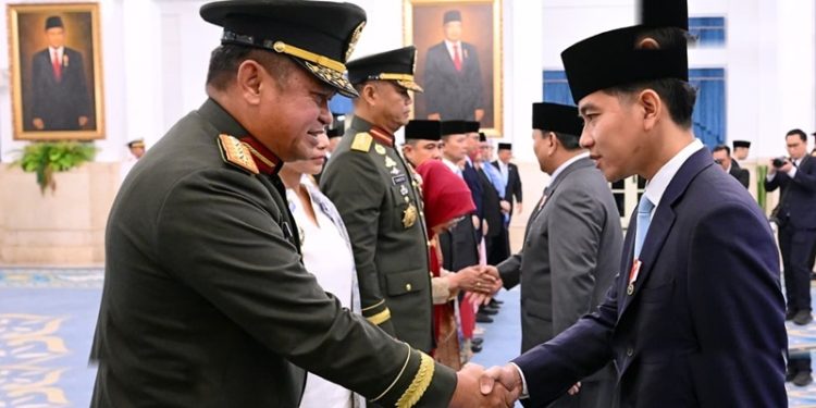 Momen Hangat Ksad Maruli Simanjuntak Berjabat Tangan Dengan Wapres Terpilih