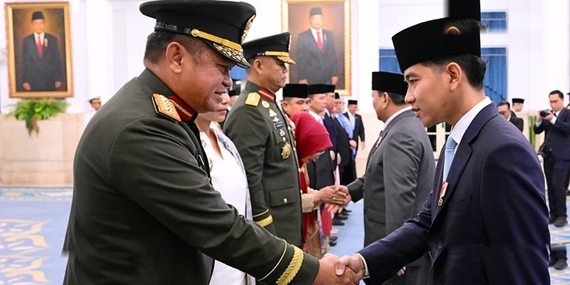 Momen Hangat Ksad Maruli Simanjuntak Berjabat Tangan Dengan Wapres Terpilih