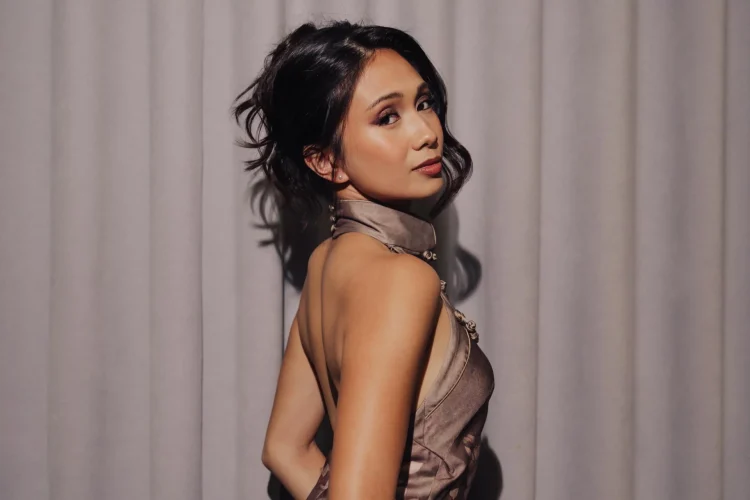 Niki Memberi Napas Baru Pada Lagu Klasik Carpenters Menjelang Musim