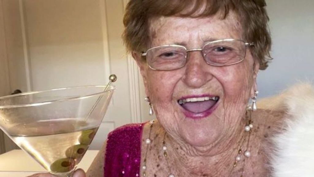 Nenek 96 Tahun Ini Gaet 15 Juta Pengikut Di Tiktok