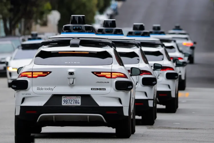 Operasi Robotaxi Bakal Dikenai Sanksi Denda Jika Hambat Petugas Darurat