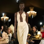 Paris Fashion Week: Rilisan Siap Pakai Schiaparelli dan Tranformasi Monokromatik Rick Owens