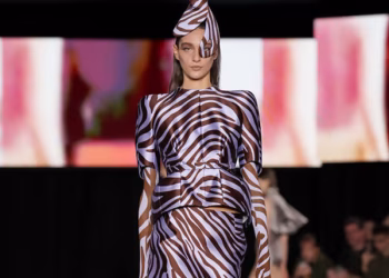 Paris Fashion Week Sentuhan Tanah Liat Merah Lacoste Dan Sisi