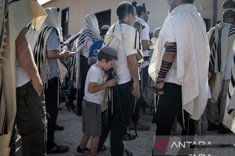 Pemukim Israel Blokir Keluarga Palestina Kembali Ke Rumah Di Tepi