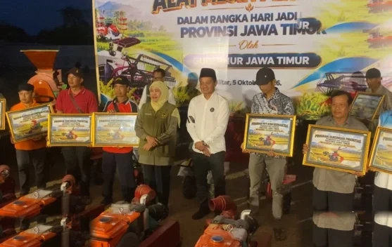 Peringati Hut Ke 81 Jatim Pemprov Gelontorkan Bantuan Alsintan Untuk Petani