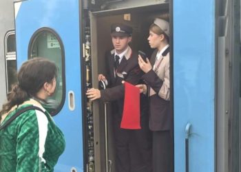 Pintu Kereta Macet Penumpang Ini Nyaris Terbawa Hingga St Petersburg