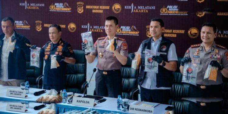 Polda Metro Jaya Gulung Rumah Produksi Obat Keras Ilegal Di