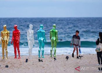 Ribuan Karya Seni Unik Penuhi Pesisir Pantai Pameran Sculpture By