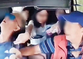 Sopir Pingsan Di Tengah Jalan Penumpang Cepat Ambil Alih Kemudi