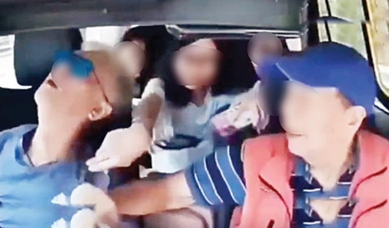 Sopir Pingsan Di Tengah Jalan Penumpang Cepat Ambil Alih Kemudi