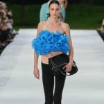 Stella McCartney Angkat Isu Krisis Iklim Lewat Busana Berkelanjutan Bertema Samudra di Paris Fashion Week