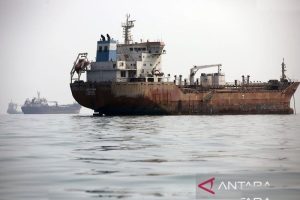 Supertanker Pelanggar Aturan Terbakar Usai Dihantam di Selat Hormuz