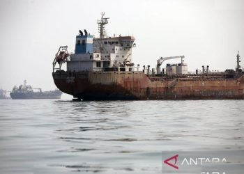 Supertanker Pelanggar Aturan Terbakar Usai Dihantam Di Selat Hormuz