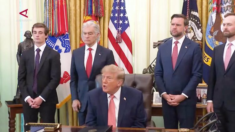 Trump Desak Zelensky Segera Berdamai Dengan Rusia