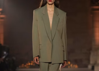 Victoria Beckham Dobrak Tren Busana Spring Summer 2027 Lewat Gaun