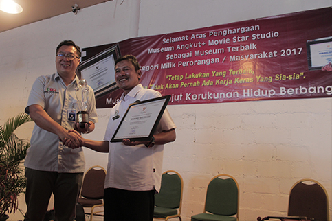 Penghargaan untuk Museum Angkut menjadi the Best museum