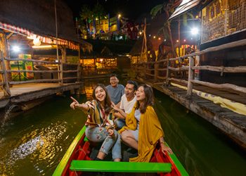 Pasar apung Museum Angkut Jawa Timur Park