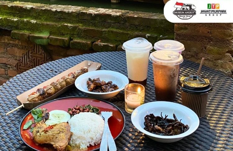 Berbuka Puasa Di Pasar Apung Museum Angkut