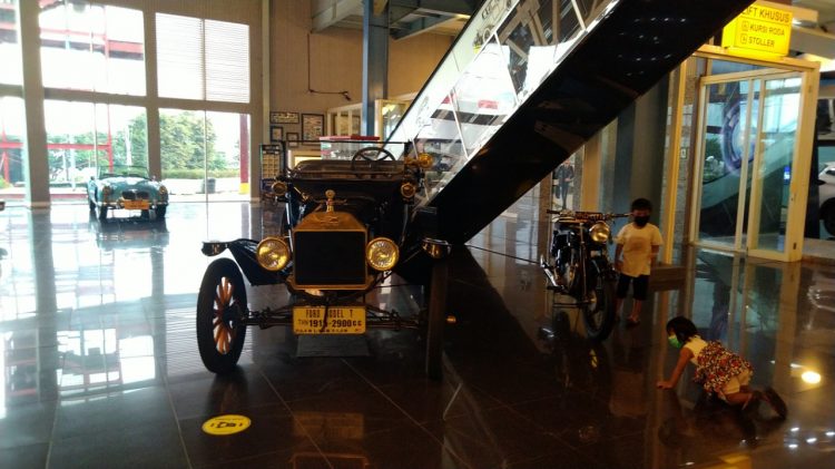 Menengok Ford Model T 1915 Di Museum Angkut, Mobil Klasik Yang Ngetren Di Masanya