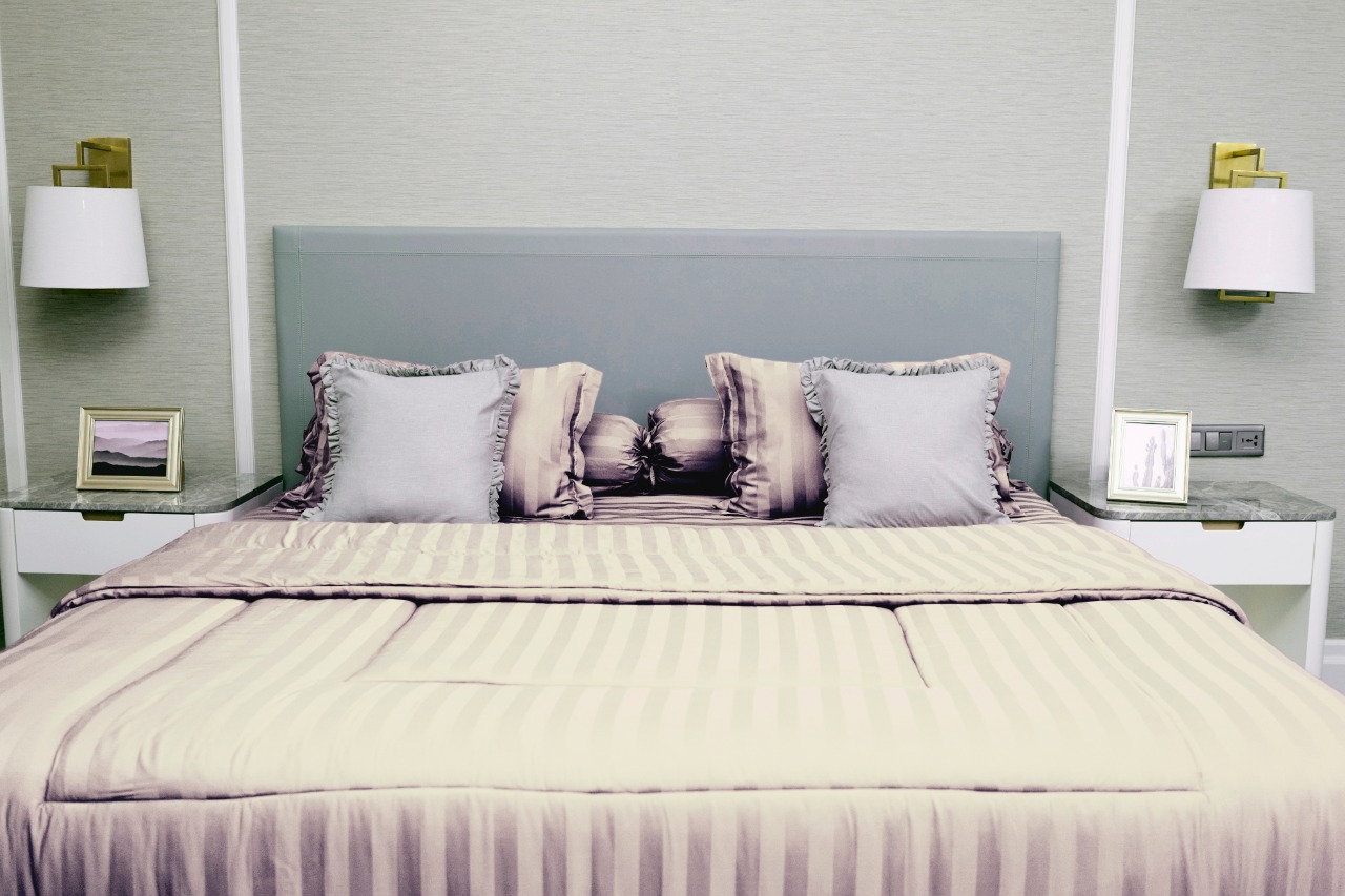 jual-set-sprei-bed-cover-salur-almond-jacquard-tencel.jpeg