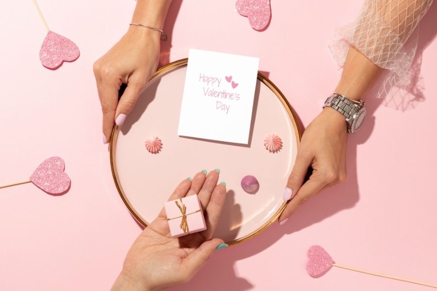 Rekomendasi Ide Kado Valentine Bikin Pasangan Makin Sayang
