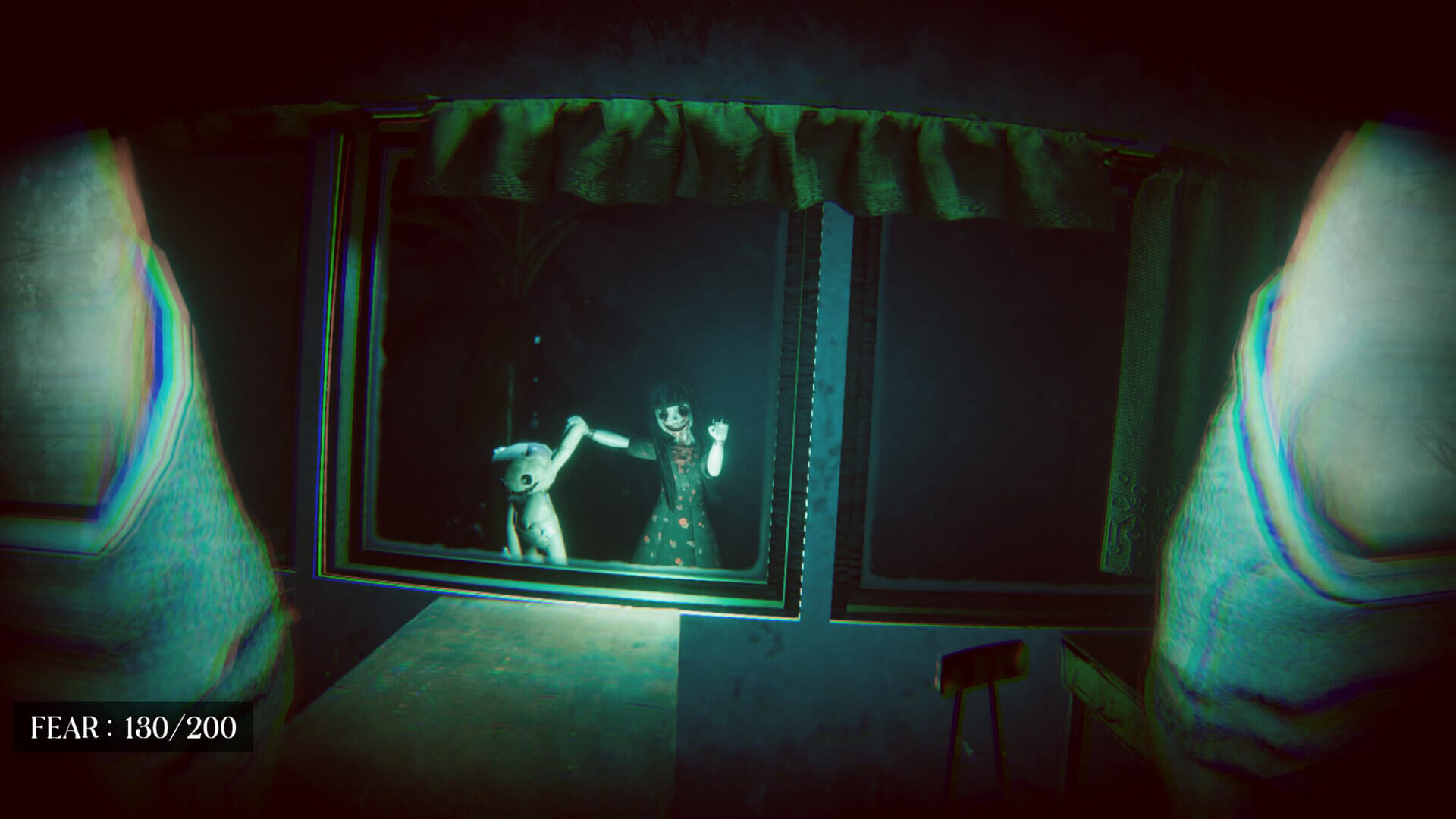 karakter menutup telinga untuk mengurangi ketakutan dalam suasana horor