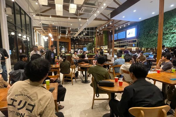 Perwakilan Garena berdiskusi dengan komunitas Game Developer Malang dalam acara MBG 2026.