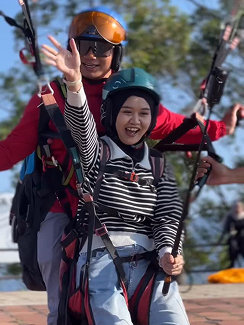 Keluarga Berjalan-jalan