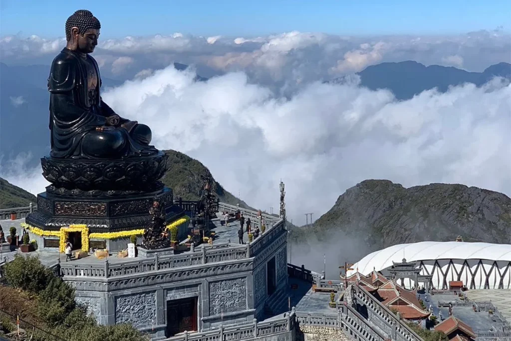 puncak fansipan, destinasi wajib untuk trip 5 hari 4 malam di Vietnam