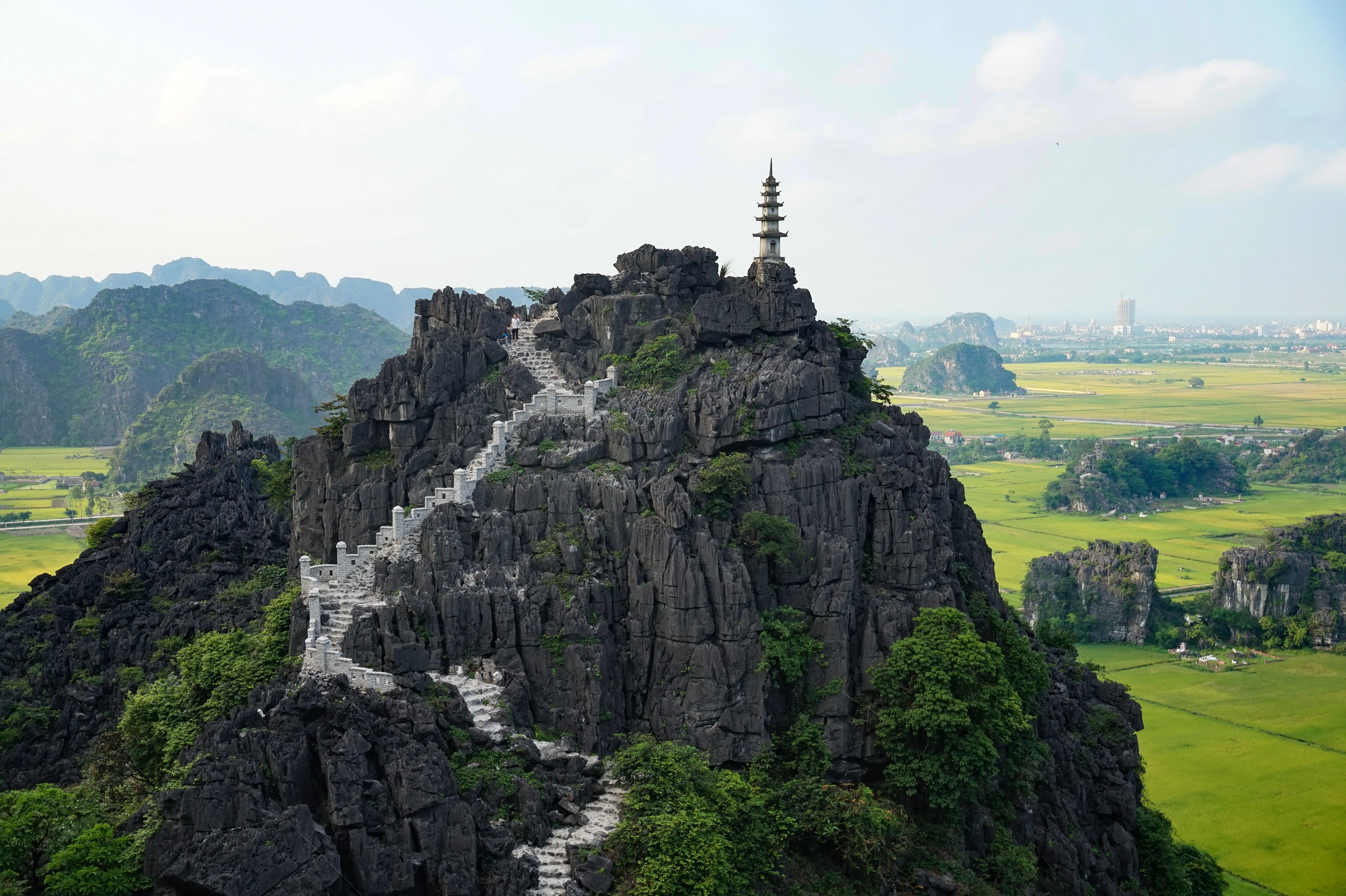 mua cave ninh binh vietnam view point panorama sawah karst dari puncak